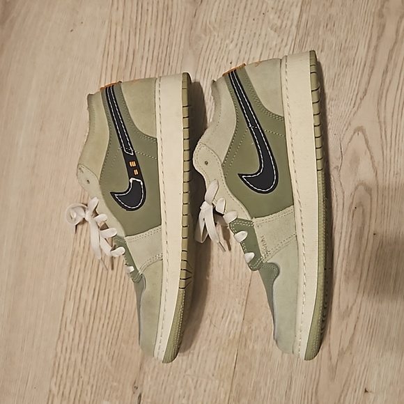 Nike Kid's Sz 7y Air Jordan 1 Low SE Craft Sky J Light Olive Black FD9092 300 - Picture 2 of 6